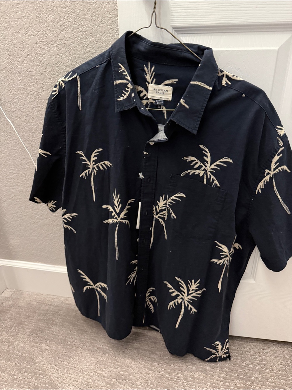 American Eagle Outfitters Navy Short Sleeve Palm-Print Button Down Shirt NWT